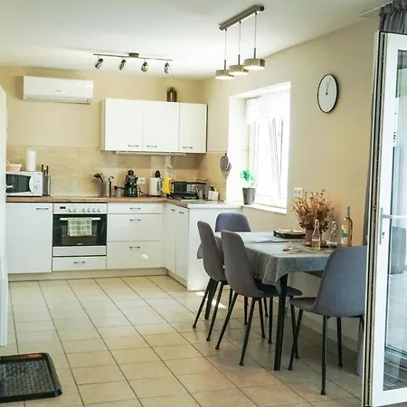 Fuegefa Apartment Balatonalmadi