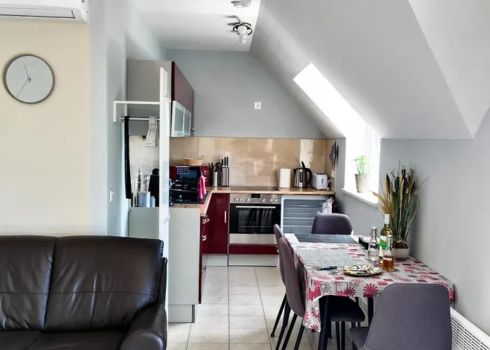 Fügefa * Balatonalmádi