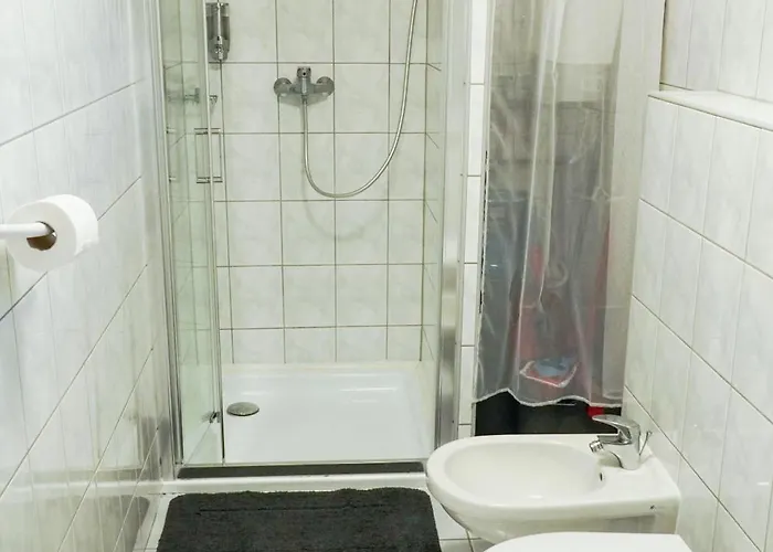 Fügefa * Balatonalmádi